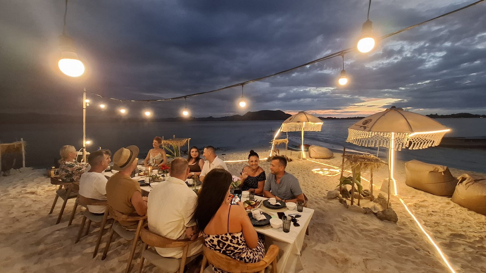PRIVATE BEACH DINNER